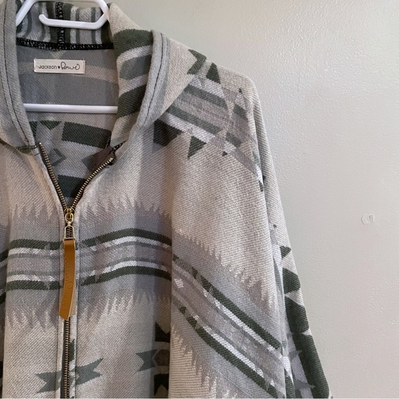 Jackson Rowe Poncho - Picture 5 of 9